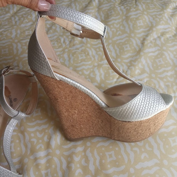 Gorgeous wedge platform sandals - Picture 3 of 7